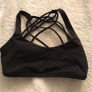 Lululemon free to be wild sports bra size 4